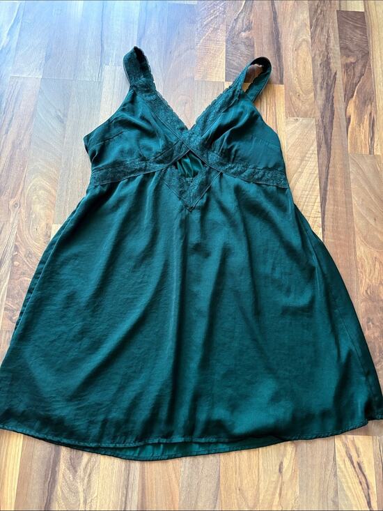 American Eagle Outfitters Dresses & Skirts - American Eagle Woman’s Forest Green mini dress Size L